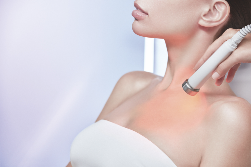 One of the upcoming aesthetic trends, Skeyndor is pioneering in its use of cosmetic drone technology in skincare.