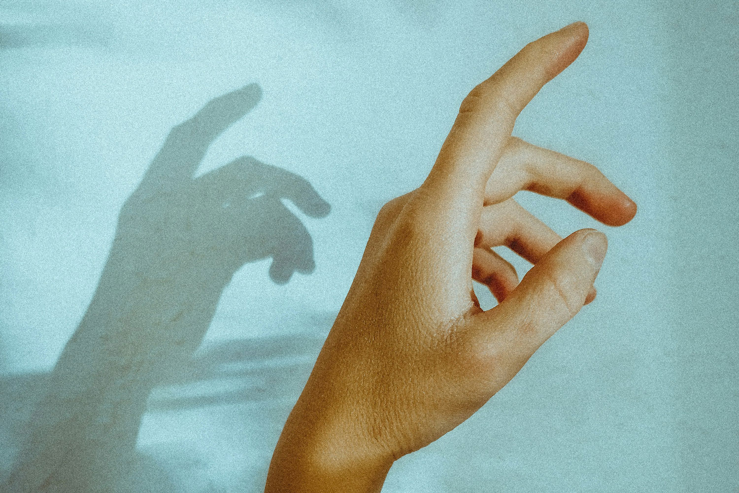 hand making ok shape